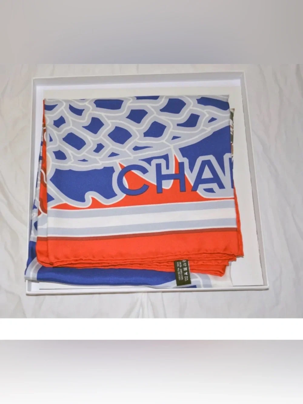 CHANEL eye catching